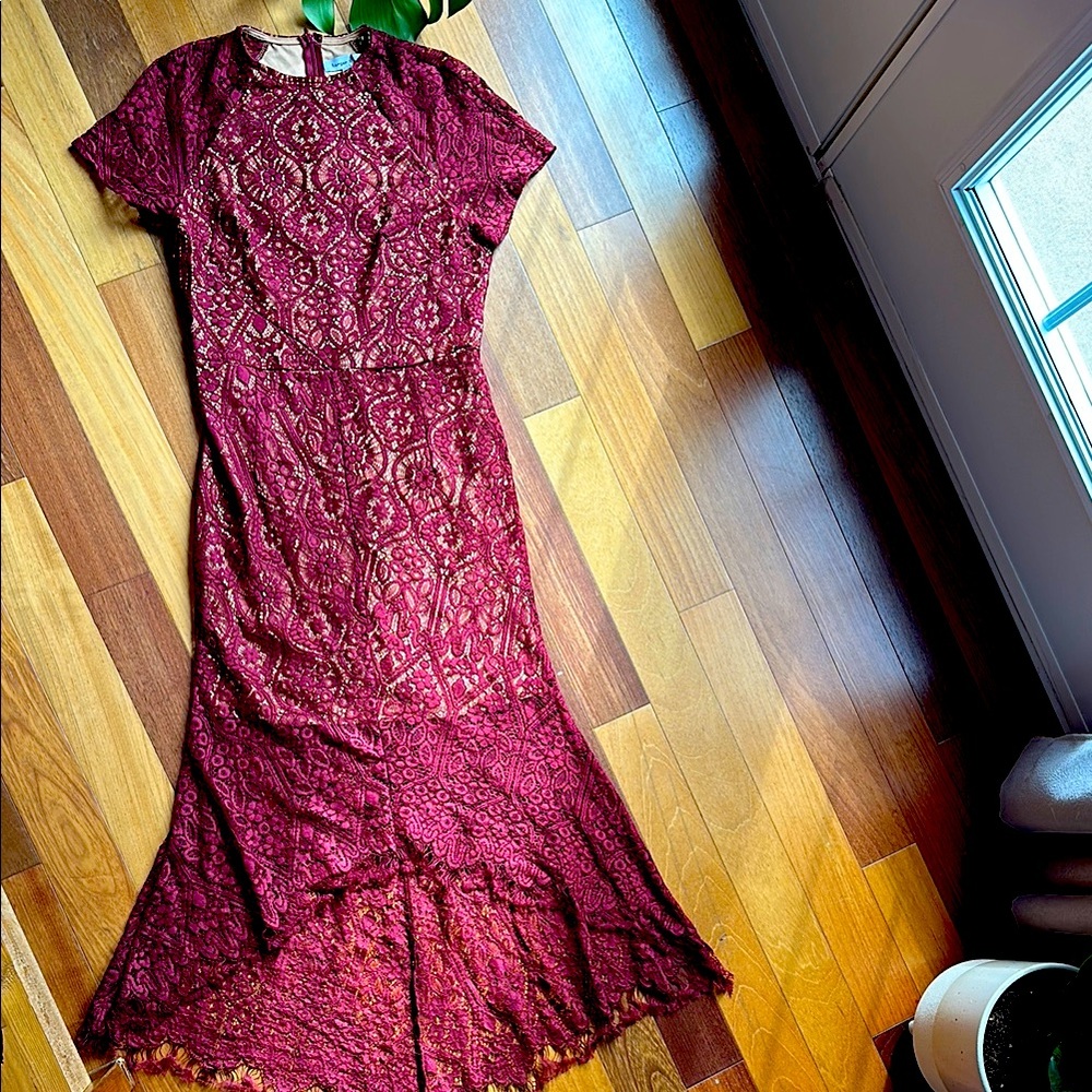 Harper & Me Elegant Burgundy Lace Midi Dress, size medium
